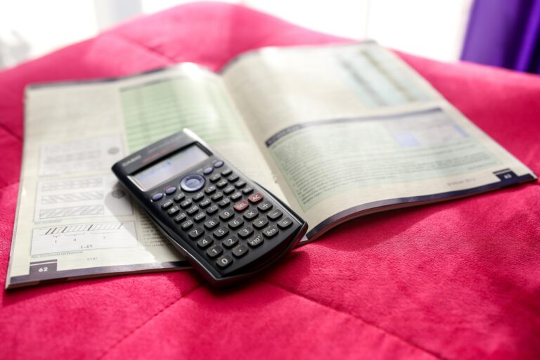 教科書と関数電卓を使った数学の学習イメージ
